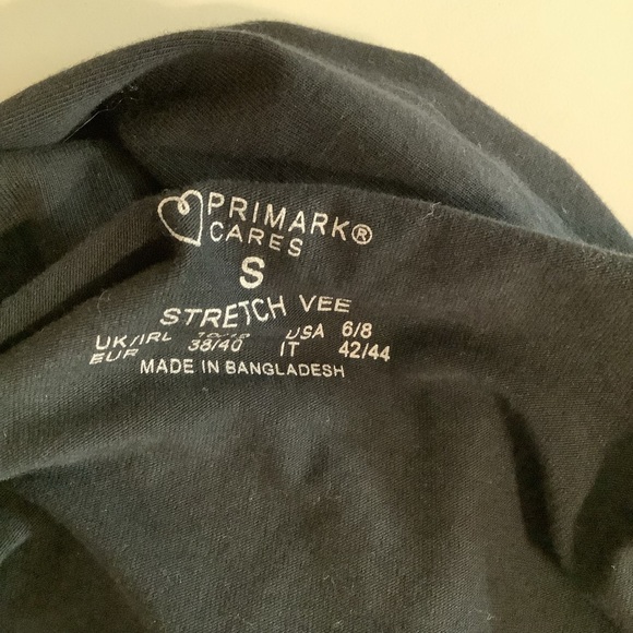 Primark Size Small Black Short Sleeve V-Neck Tee. Preloved - Picture 5 of 6